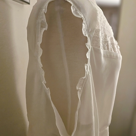 NWOT LAYERED LACE TOP - Picture 4 of 5